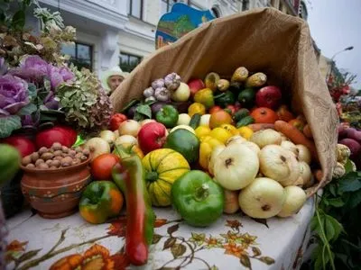 За п'ять місяців в Україні найбільше подорожчали овочі та фрукти