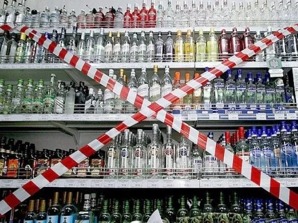 Запрет ночной торговли алкоголем: магазины превращаются в кафе и рестораны