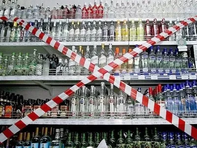 Заборона нічної торгівлі алкоголем: магазини перетворюються на кафе та ресторани