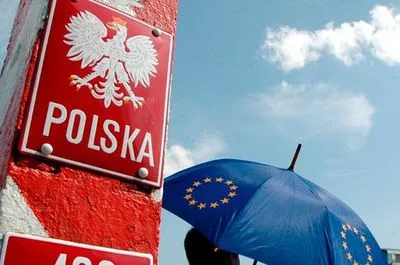 Большинство поляков одобряют принятие беженцев из Украины - опрос