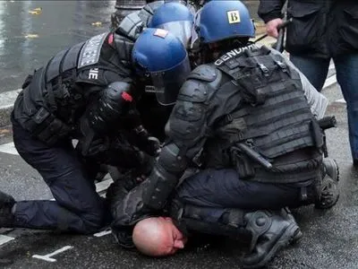Во Франции протестуют против полицейского насилия