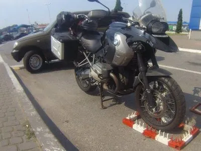 Мотоцикл BMW, який шукав Інтерпол, виявили на кордоні з Польщею