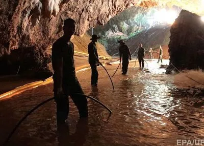 Операцію з порятунку дітей із печери в Таїланді призупинили