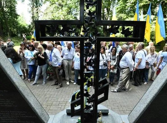 u-polskiy-sagrini-vidkrili-memorial-pamyati-ukrayintsiv