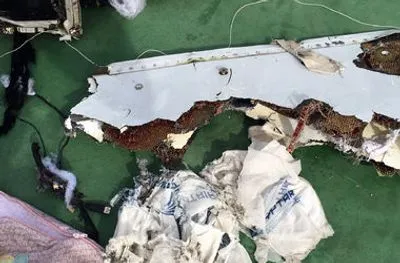 Франція і Єгипет розійшлися у версіях аварії літака EgyptAir над Середземним морем