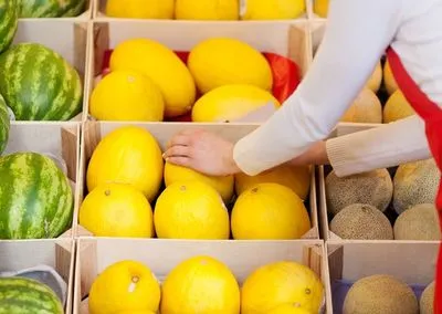 Сезон кавунів і динь: лікарі розповіли, як обрати сезонні фрукти без шкоди для здоров’я