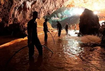 З печери в Таїланді евакуювали всіх дітей і їх тренера