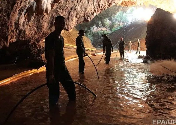З печери у Таїланді врятовано 11 дітей - ЗМІ