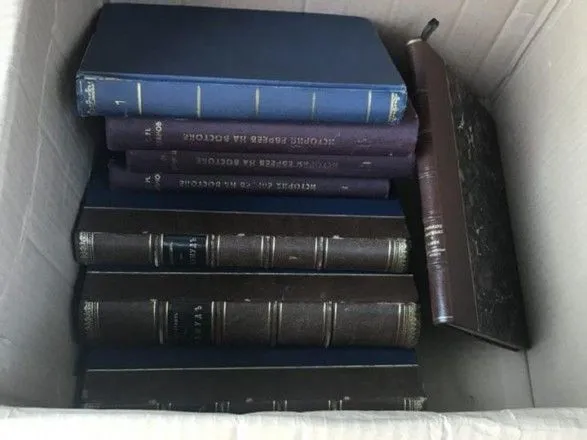 На КПВВ "Новотроїцьке" в українця виявили старовинні книги