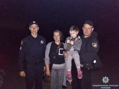 Пішли по гриби: у лісі на Житомирщині заблукала жінка з дитиною