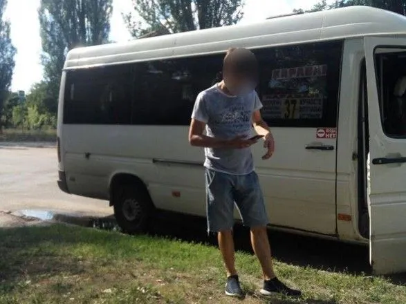 У водія маршрутки у Дніпрі знайшли шприц із наркотиком