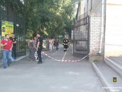 В двух школах Днепра искали взрывчатку из-за детской шутки