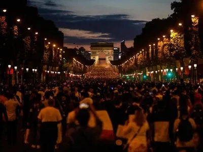 СМИ: Париж "сошел с ума" празднуя выход национальной сборной в финал ЧМ