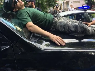 Мосійчук заявив, що на авто Пинзеника напали і вимагає розслідування