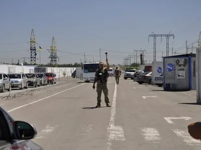 "Червоний Хрест" відправив на окупований Донбас 16 вантажівок гумдопомоги