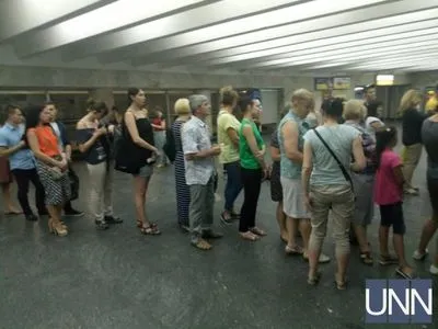 За день до подорожчання: до кас столичного метро вишикувались довжелезні черги