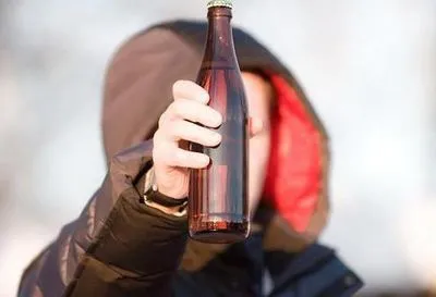 В Україні 85% дітей віком до 18 років вживають алкогольні напої - Вієвський