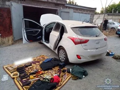 У Маріуполі у викраденому авто знайшли схрон бойовиків