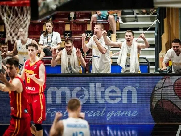 Баскетболисты сборной Украины обыграли испанцев на старте молодежного ЧЕ