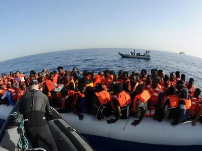 Италия предложила распределить 450 спасенных беженцев по странам ЕС