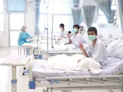 Reuters: спасенных из пещеры в Таиланде школьников выпишут из больницы 19 июля