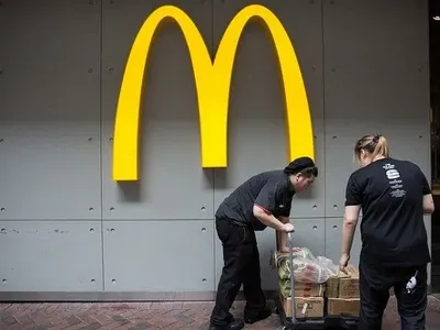 Мережа McDonald's припинила продажу салатів в 3 тисячах ресторанів в США через масове отруєння