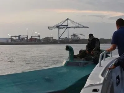 У Гватемалі затримали підводний човен з кокаїном в упаковках з фото Неймара
