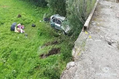 Во Львовской области автомобиль с иностранцами упал с моста