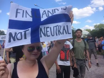 У Гельсінкі на мітинги вийшло вже понад 2,5 тис. осіб