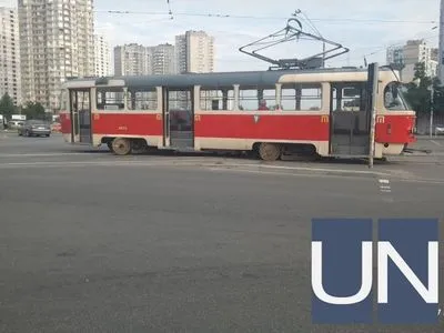 В Киеве трамвай сошел с рельсов