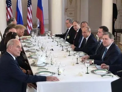 Трамп и Путин закончили переговоры с глазу на глаз
