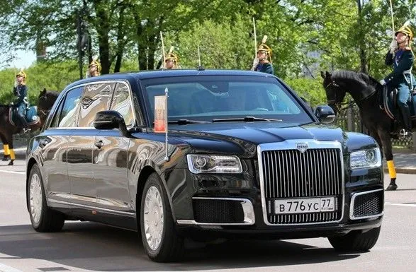 Путин взял с собой в Хельсинки лимузин "Кортеж"