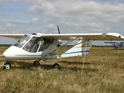Легкомоторный самолет разбился в Сумской области: пилот погиб