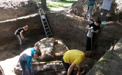 В Чернигове ученые нашли семиярусное кладбище