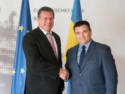 Шефчович встретился с делегациями Украины и РФ перед газовыми переговорами