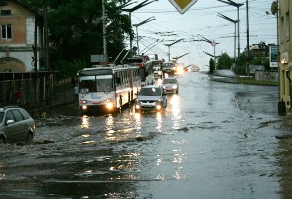 В Тернополе из-за мощного ливня образовался потоп