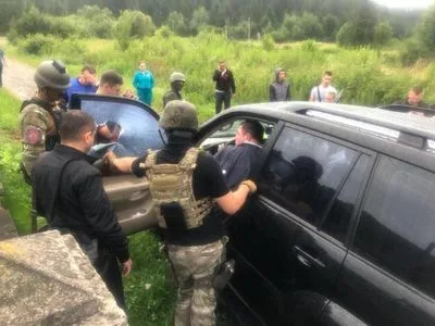 Снова в наручниках: во Львовской области городского голову во второй раз задержали на взятке