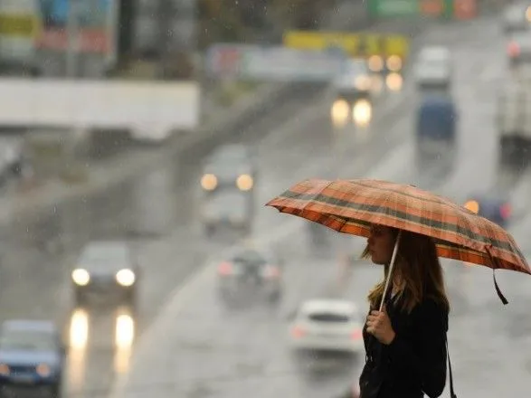 В Україні через грози та шквали оголосили штормове попередження