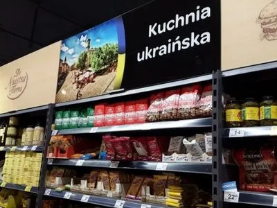 У польських супермаркетах з'явилися "українські полиці"