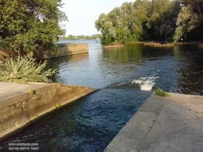В Киеве возле устья реки Лыбидь утонул мужчина