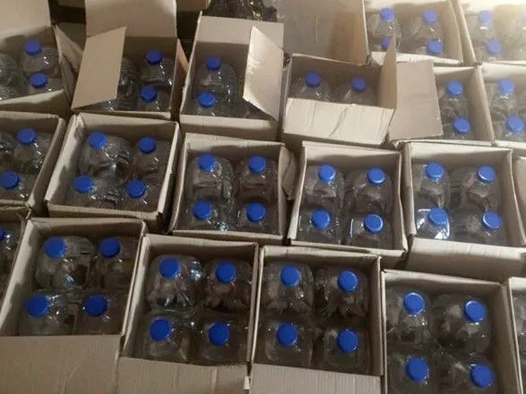 На Донеччині військові виявили 3 тис. літрів спирту