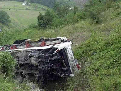 В Индии автобус упал в ущелье: есть жертвы