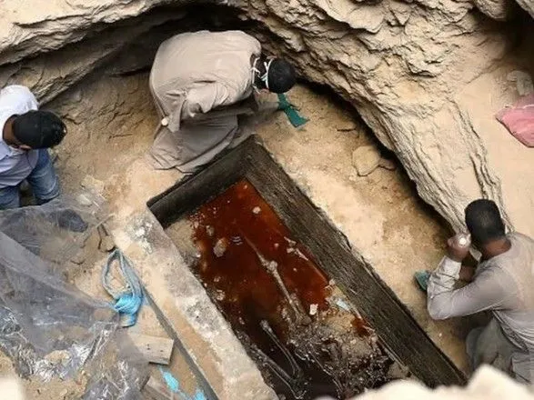 Археологи розкрили загадковий чорний саркофаг, знайдений в Александрії