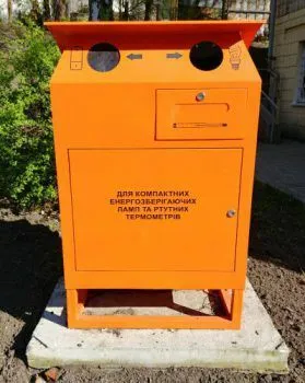 В Киеве установлено более 100 контейнеров для сбора опасных отходов