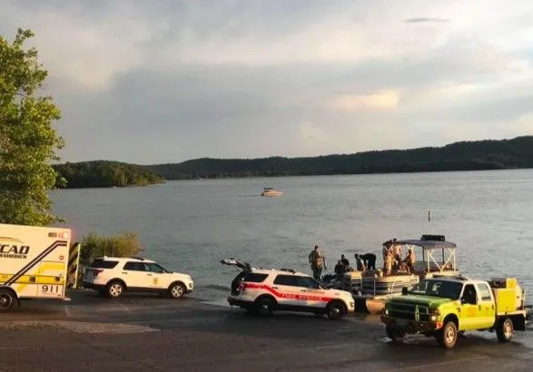 Човен з туристами перекинувся на озері в США: загинули 11 людей