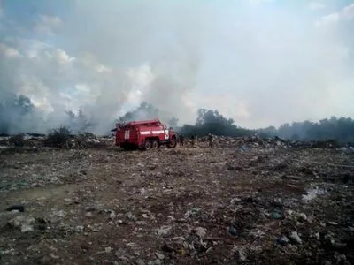Пожар на свалке в Полтавской области тушат уже почти четвертые сутки