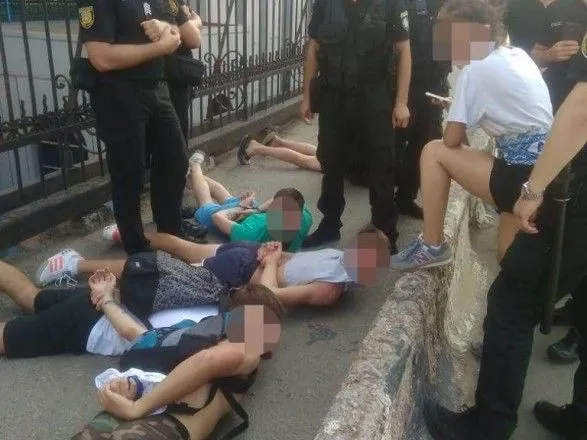 В Одессе во время столкновения между фанатами пострадали двое полицейских