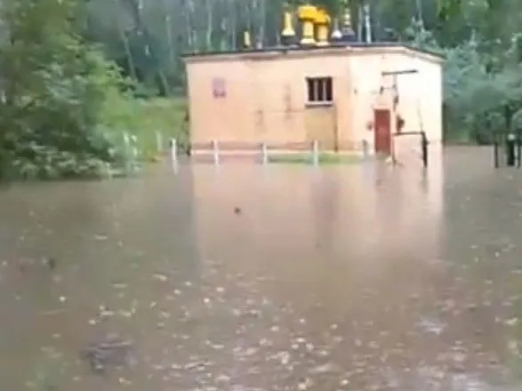 Ливень в Чернигове затопил канализационную насосную станцию