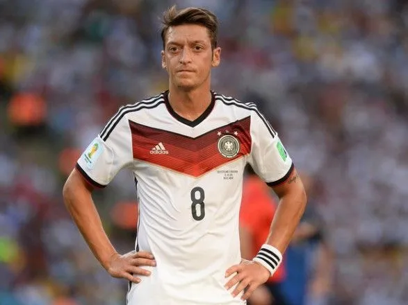Чемпіон світу з футболу Езіл оголосив про завершення кар'єри в збірній Німеччини