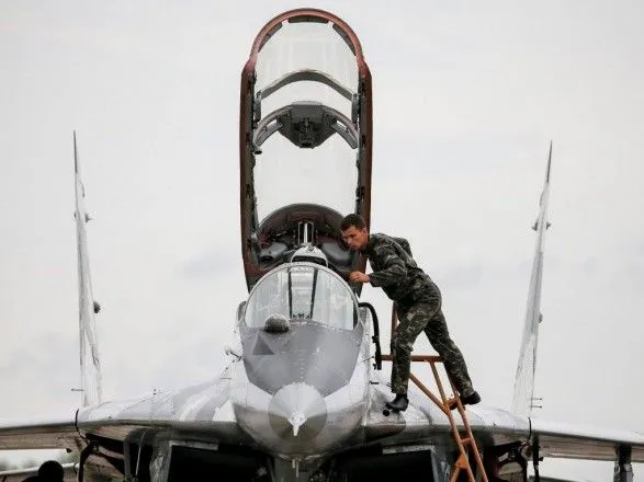 Самолет ВВС Британии провел разведку у берегов Крыма